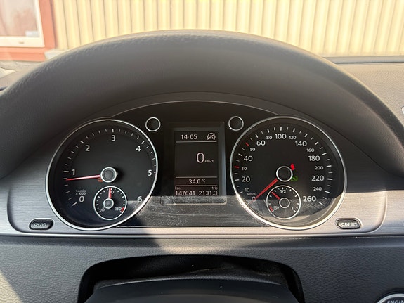 Volkswagen Passat 9 of 27