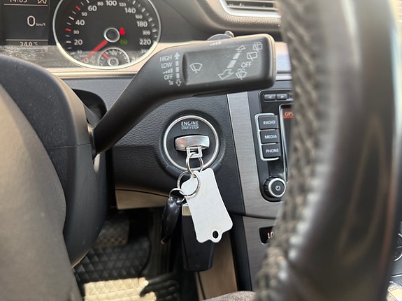 Volkswagen Passat 12 of 27