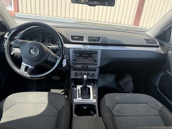 Volkswagen Passat 23 of 27