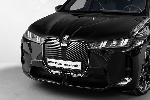 BMW iX 4 of 5