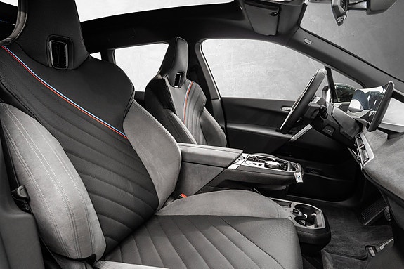 BMW iX 2 of 5