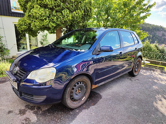 Volkswagen Polo 2 of 5