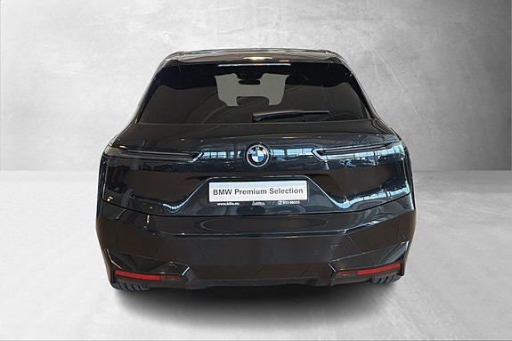 BMW iX 4 of 5