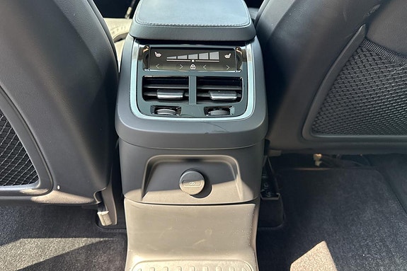 Volvo XC90 26 of 30