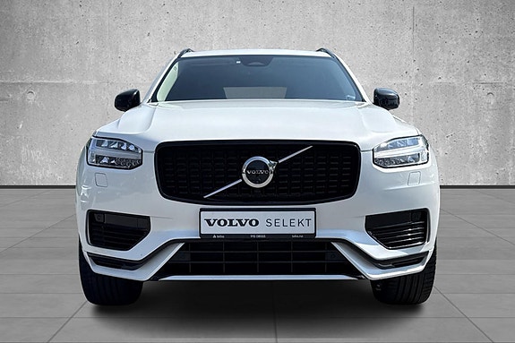 Volvo XC90 3 of 30