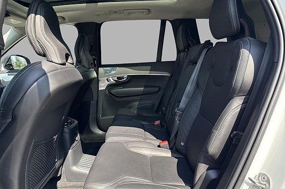 Volvo XC90 24 of 30