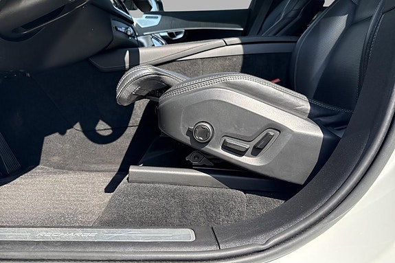 Volvo XC90 15 of 30