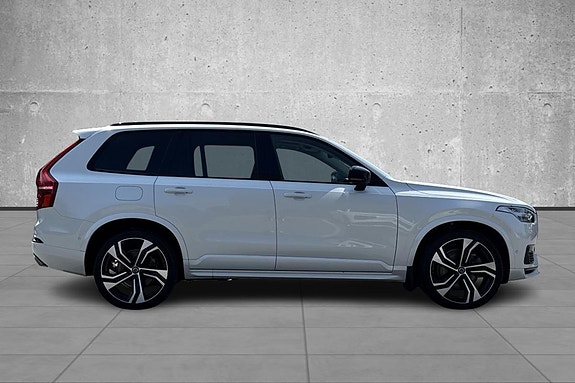 Volvo XC90 5 of 30