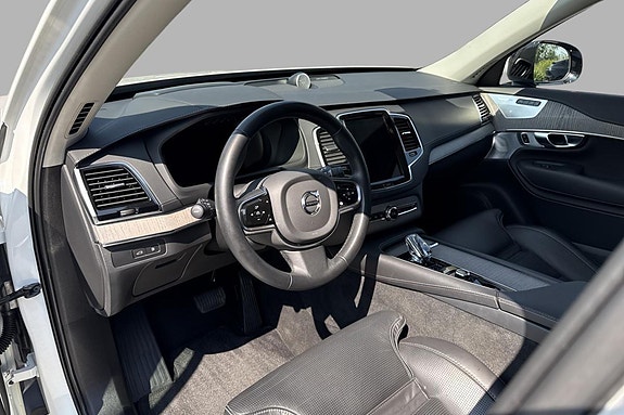 Volvo XC90 13 of 30