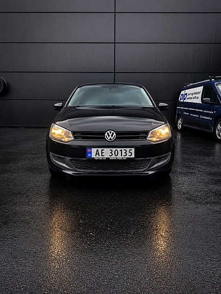 Volkswagen Polo 2 of 5