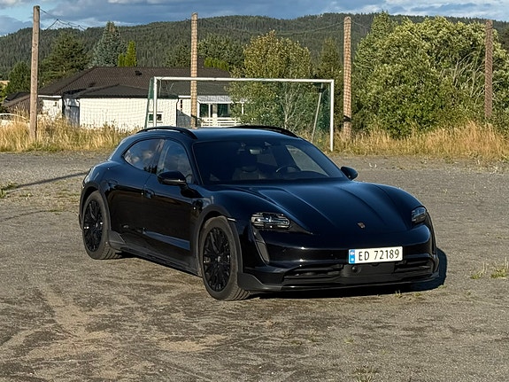 Porsche Taycan 4 3 of 9