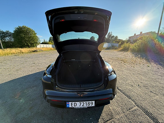 Porsche Taycan 4 8 of 9