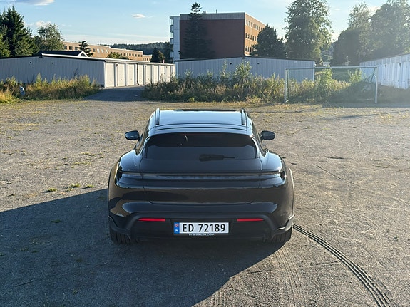 Porsche Taycan 4 5 of 9