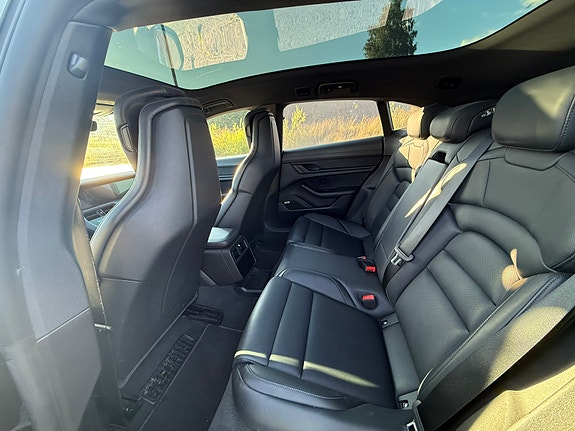 Porsche Taycan 4 7 of 9
