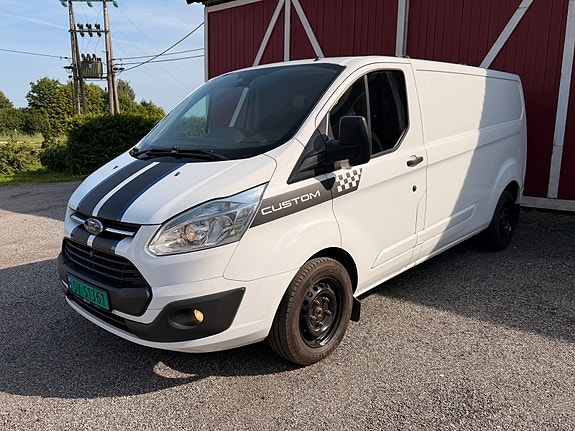 Ford Transit Custom 330L 2 of 5