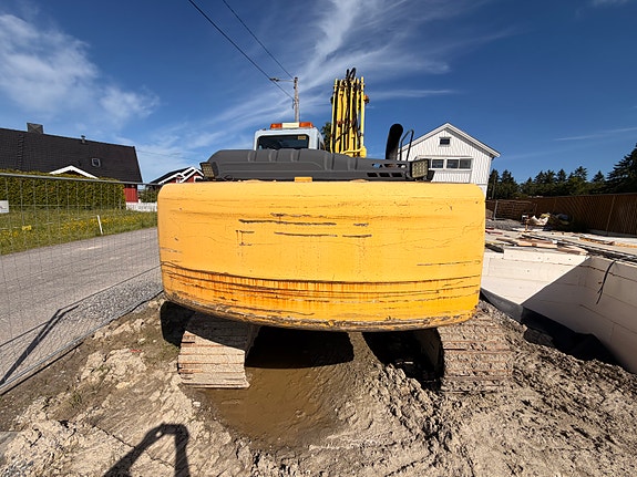 New Holland Kobelco 215B-LC 4 of 5