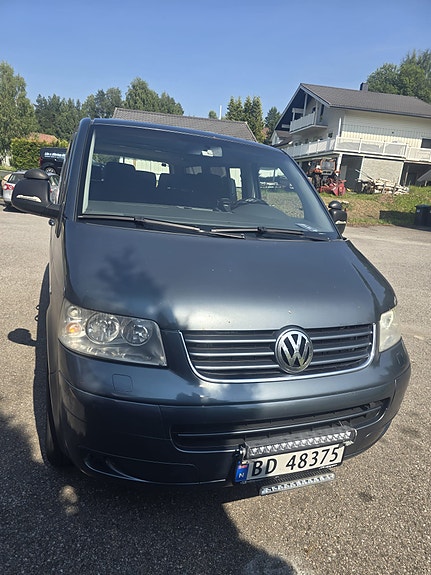 Volkswagen Caravelle 2 of 5