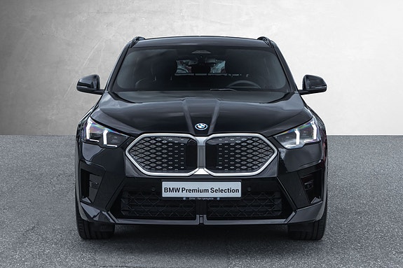BMW iX2 4 of 5