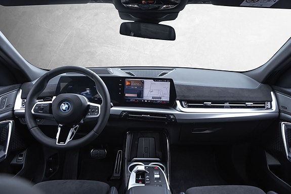 BMW iX2 25 of 30