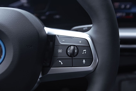 BMW iX2 11 of 30