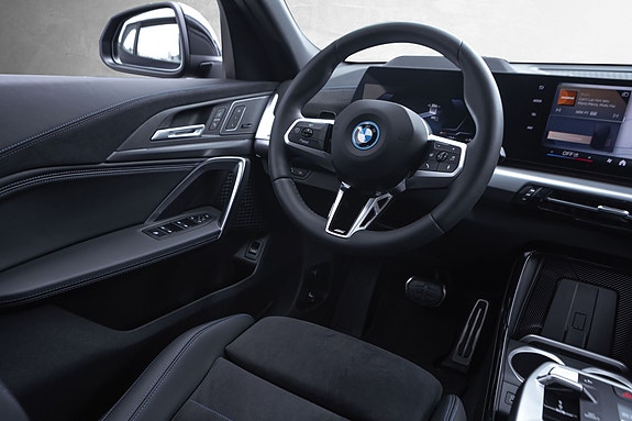 BMW iX2 26 of 30