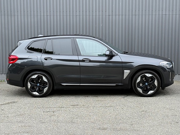 BMW iX3 5 of 5