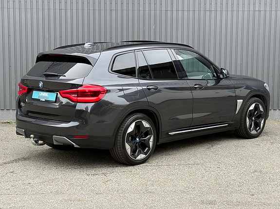 BMW iX3 4 of 5