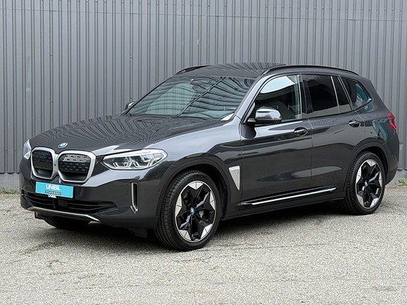 BMW iX3 3 of 5