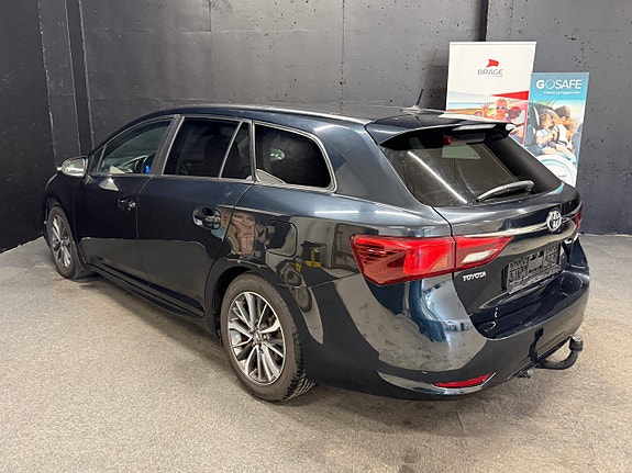 Toyota Avensis 5 of 5