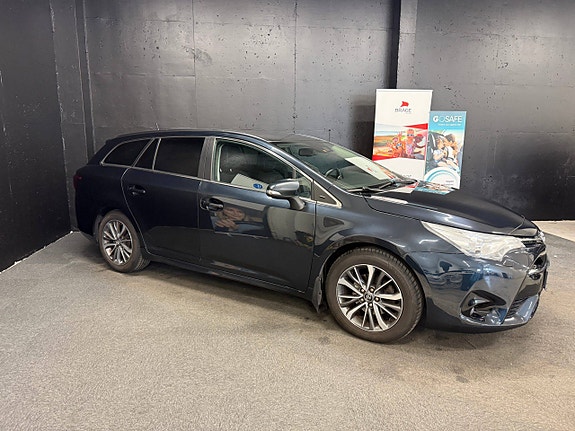Toyota Avensis 2 of 5