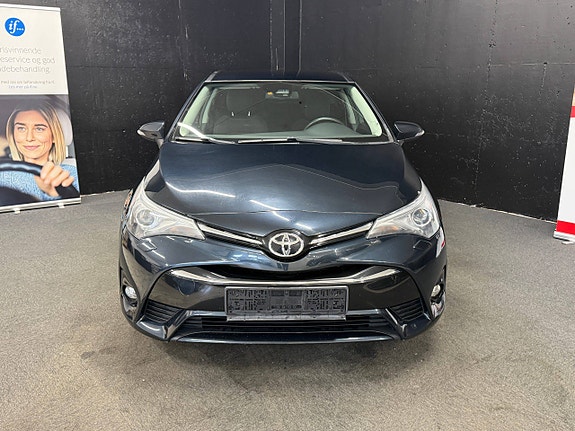 Toyota Avensis 3 of 5