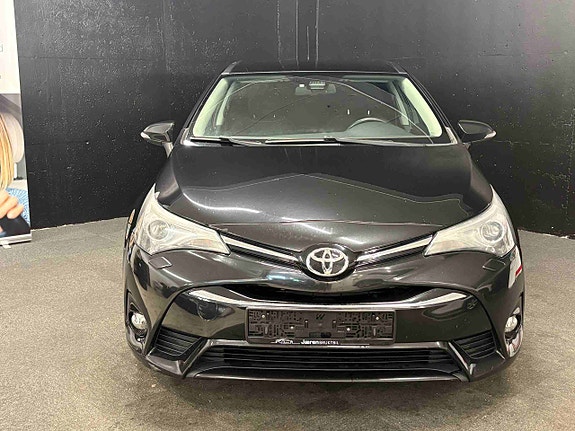 Toyota Avensis 3 of 5