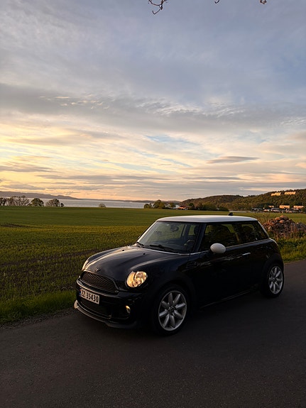 MINI Cooper 2 of 5