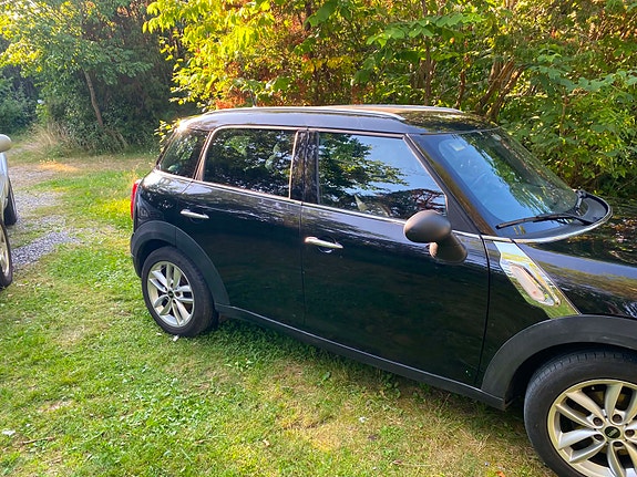 MINI Countryman One 2 of 5