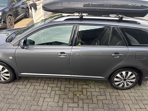 Toyota Avensis 3 of 5