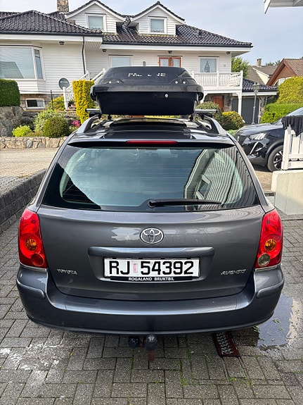 Toyota Avensis 4 of 5