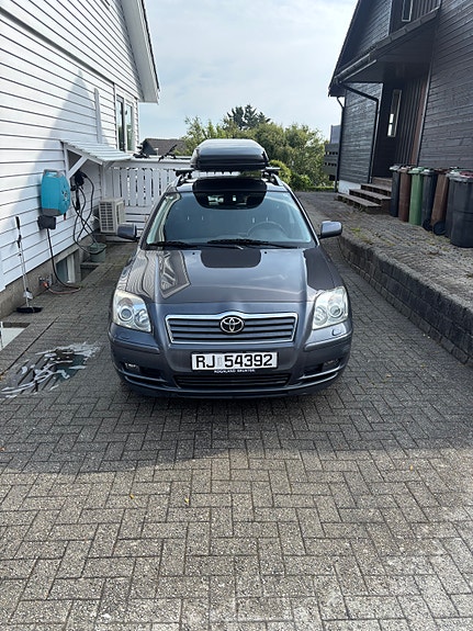 Toyota Avensis 2 of 5