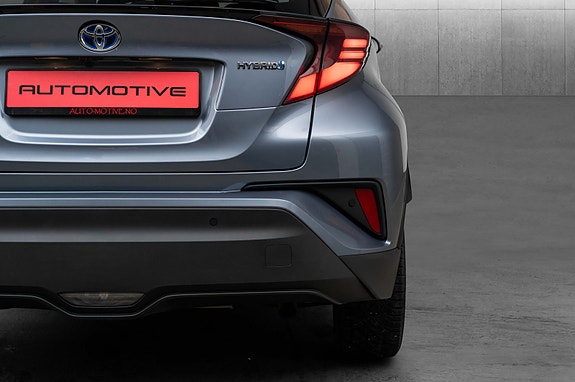Toyota C-HR 8 of 27