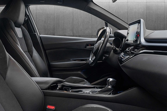 Toyota C-HR 25 of 27