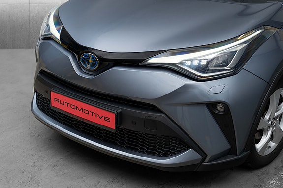 Toyota C-HR 2 of 27