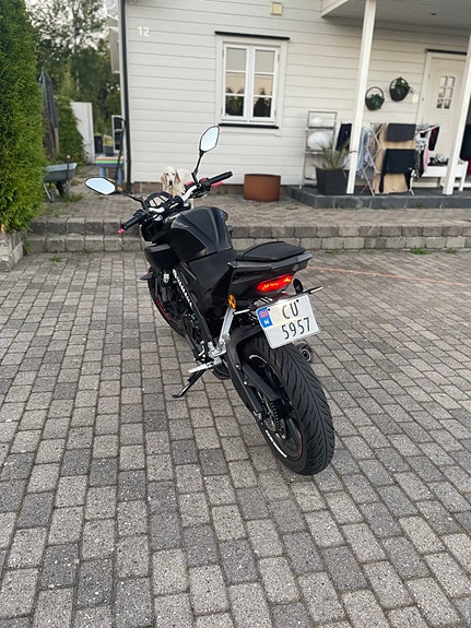 Yamaha MT-125 10 of 13