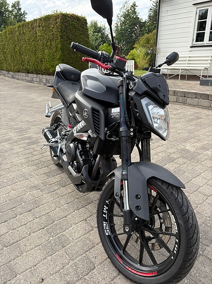 Yamaha MT-125 2 of 13