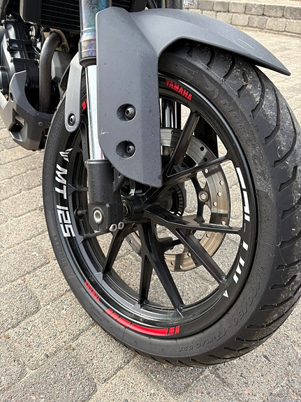 Yamaha MT-125 3 of 13