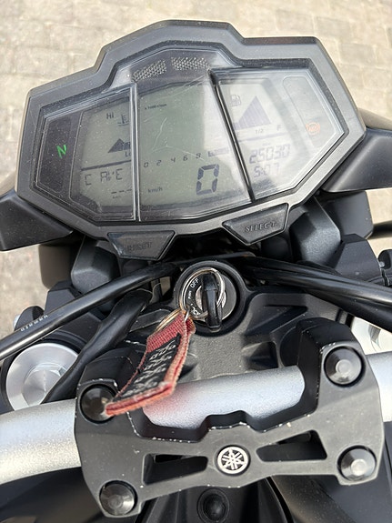 Yamaha MT-125 4 of 13