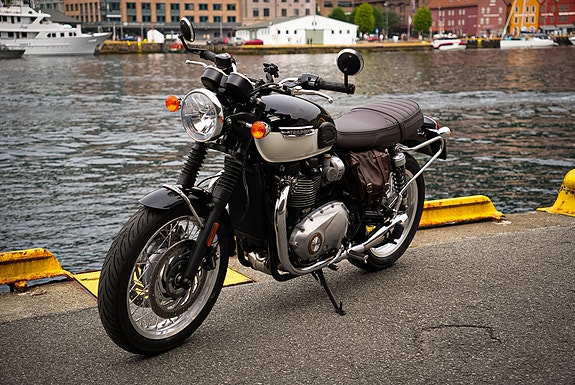 Triumph Bonneville T120 2 of 5