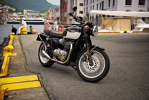 Triumph Bonneville T120 4 of 5
