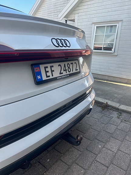 Audi e-tron 4 of 5
