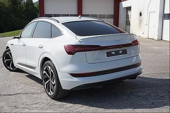 Audi e-tron 2 of 5