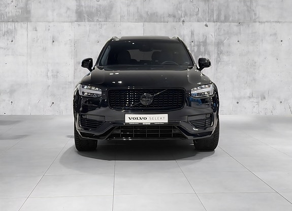 Volvo XC90 2 of 5