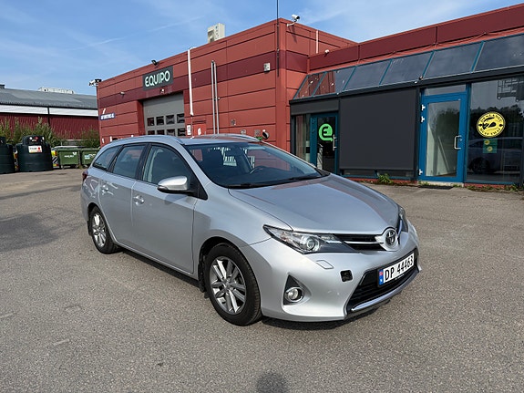 Toyota Auris 3 of 5